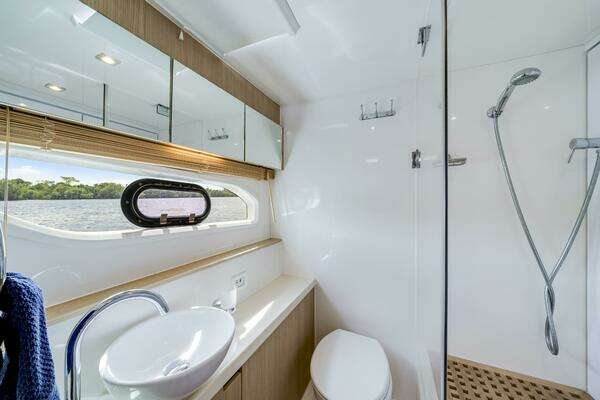 Aquila 44 Yacht For Sale