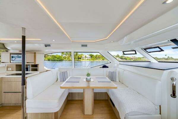 Aquila 44 Yacht For Sale