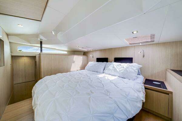 Aquila 44 Yacht For Sale