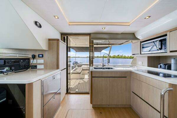 Aquila 44 Yacht For Sale