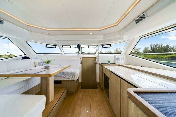 Aquila 44 Yacht For Sale