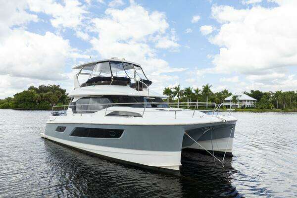 Aquila 44 Yacht For Sale