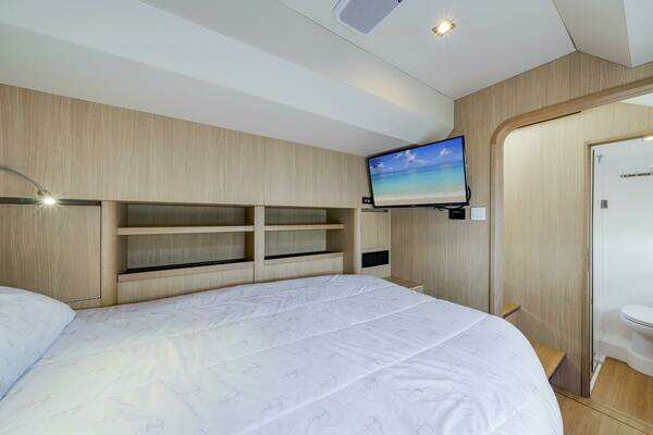 Aquila 44 Yacht For Sale