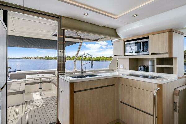 Aquila 44 Yacht For Sale