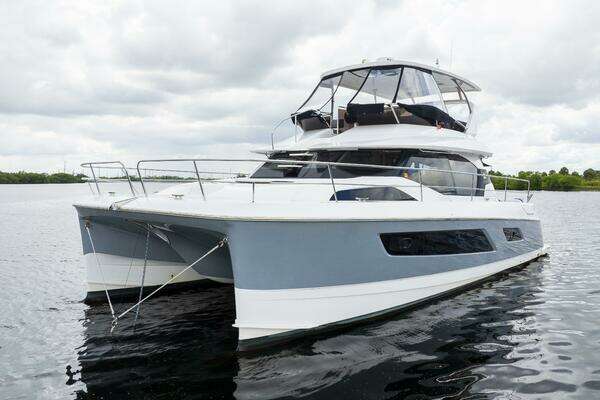 Aquila 44 Yacht For Sale