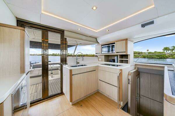 Aquila 44 Yacht For Sale