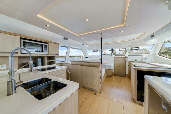 Aquila 44 Yacht For Sale