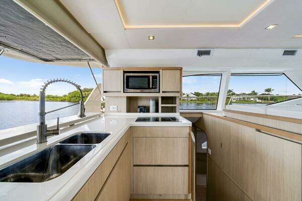 Aquila 44 Yacht For Sale