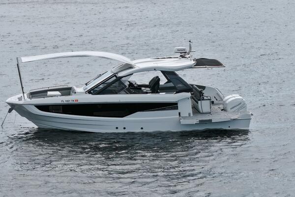 32ft Galeon Yacht For Sale