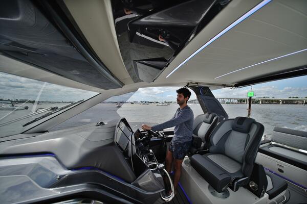 32ft Galeon Yacht For Sale