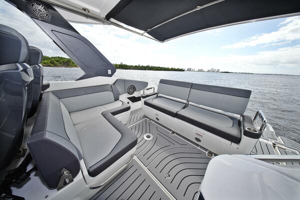 32ft Galeon Yacht For Sale
