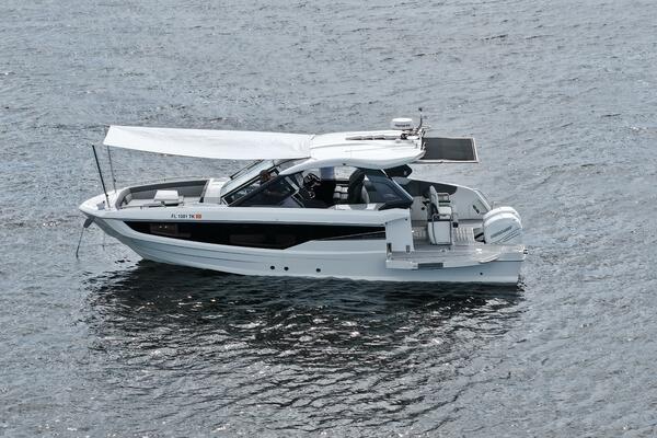 32ft Galeon Yacht For Sale
