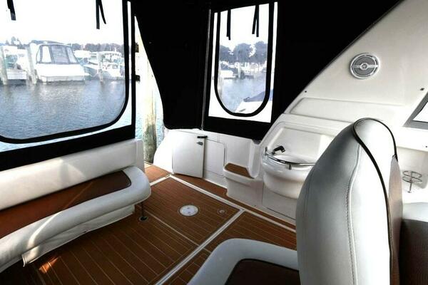 31ft Sea Ray Yacht For Sale