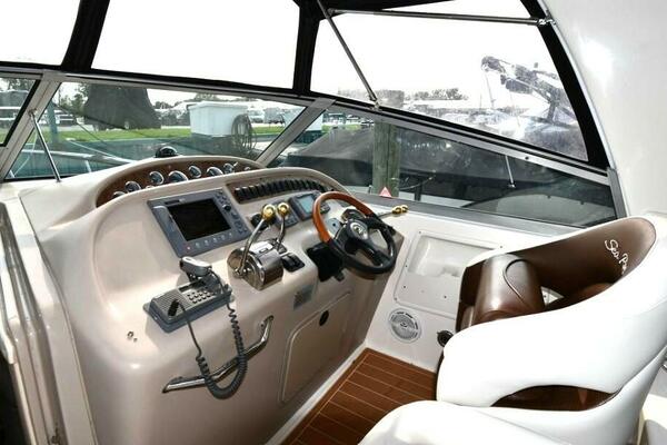 31ft Sea Ray Yacht For Sale