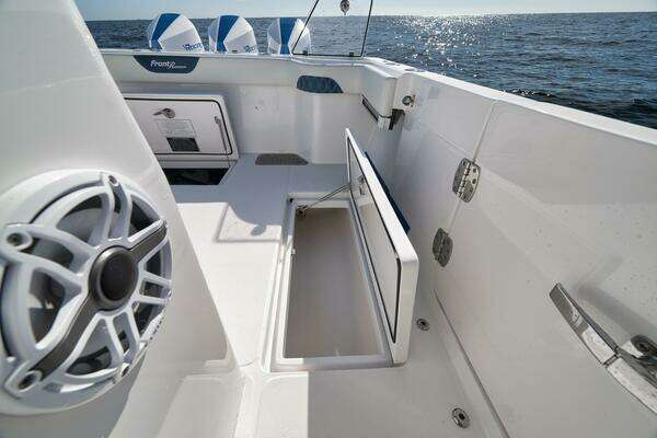 Front Runner 36CC Yacht For Sale