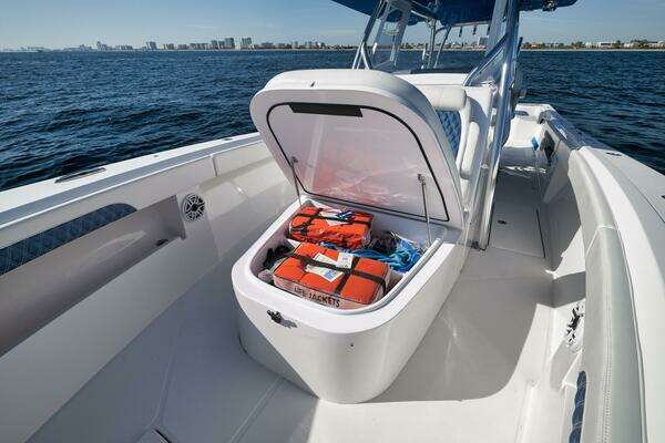 Front Runner 36CC Yacht For Sale