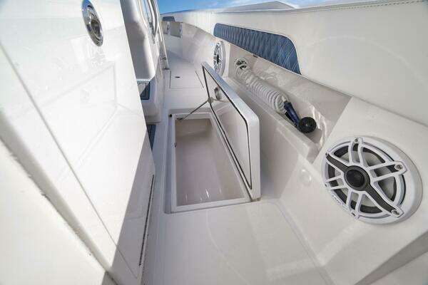 Front Runner 36CC Yacht For Sale