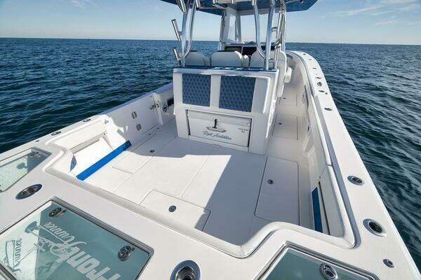 Front Runner 36CC Yacht For Sale