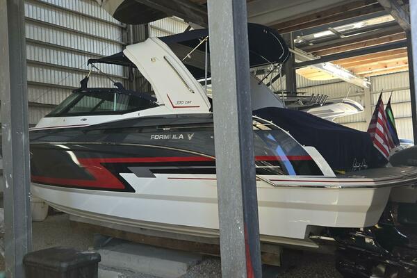 33ft Formula Yacht For Sale