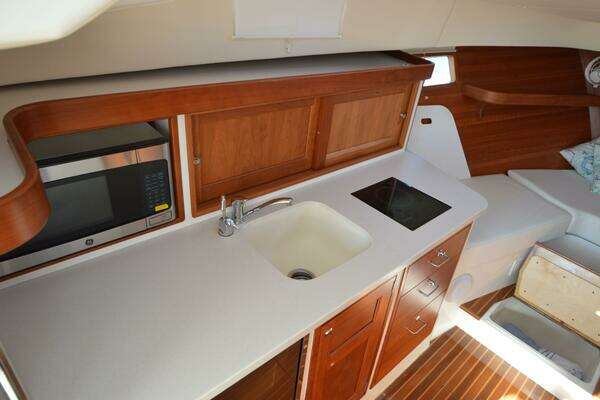 MJM 35z Yacht For Sale