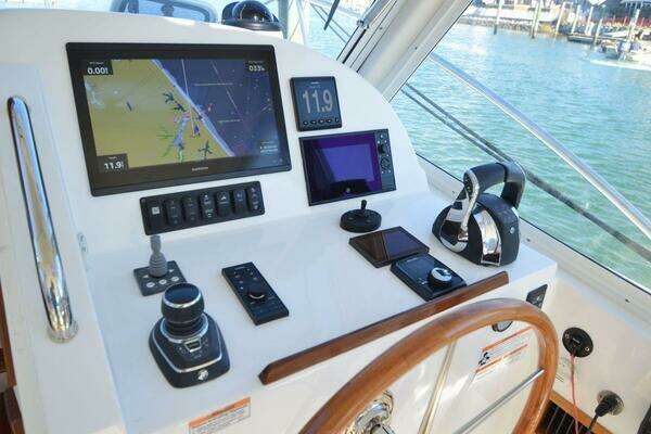 MJM 35z Yacht For Sale