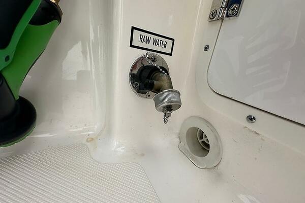 28ft Pursuit Yacht For Sale