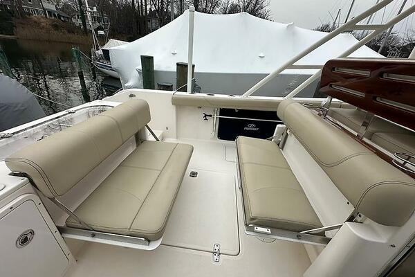 28ft Pursuit Yacht For Sale