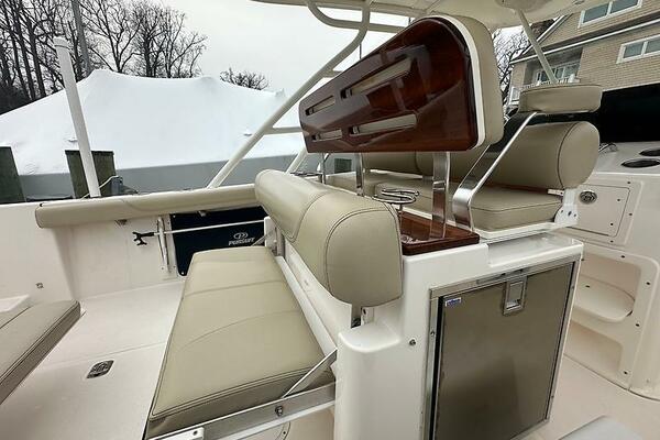 28ft Pursuit Yacht For Sale