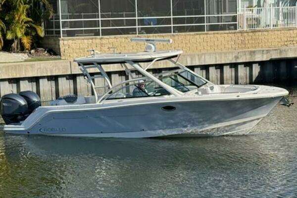 31-ft-Robalo-2021-R317-E Komo Mai-Apollo Beach Florida United States yacht for sale