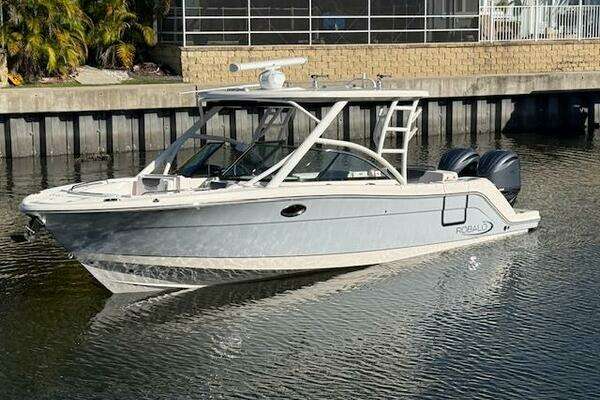 Robalo R317 Yacht For Sale