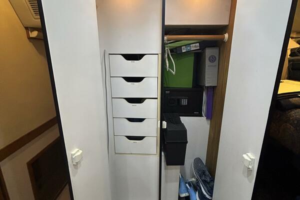 Camelot 47ft Bayliner Yacht For Sale