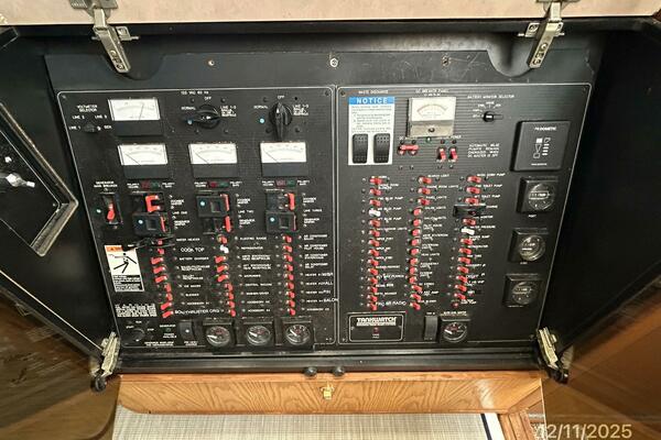 Camelot 47ft Bayliner Yacht For Sale