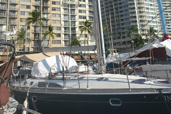 INVICTUS 45ft Jeanneau Yacht For Sale