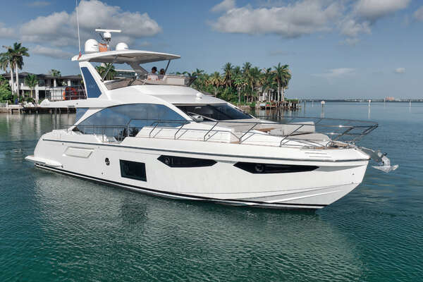 Azimut FLYBRIDGE Yacht For Sale