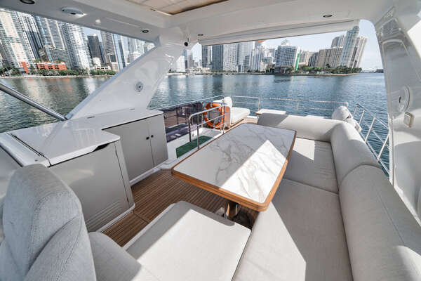 Azimut FLYBRIDGE Yacht For Sale