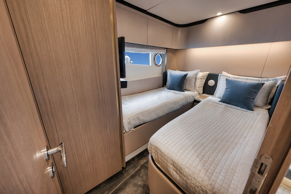 60ft Azimut Yacht For Sale