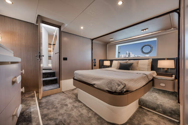 Azimut FLYBRIDGE Yacht For Sale