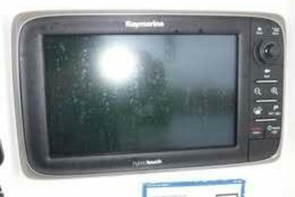 32ft Boston Whaler Yacht For Sale