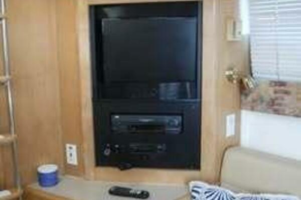 35ft Carver Yacht For Sale