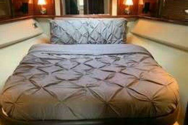 Sea Ray 529 Sedan Bridge Yacht For Sale