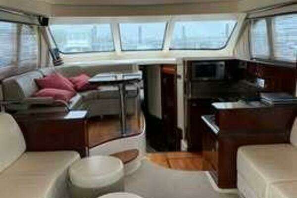 Sea Ray 529 Sedan Bridge Yacht For Sale