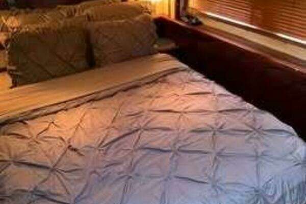 Sea Ray 529 Sedan Bridge Yacht For Sale