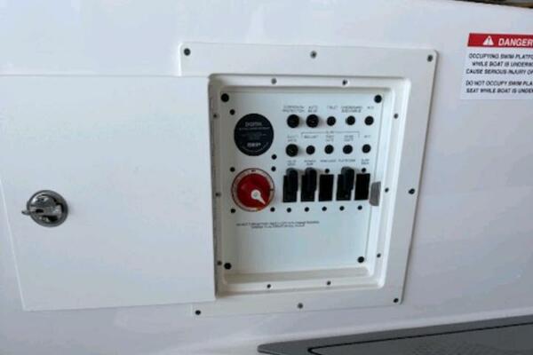 27ft Chaparral Yacht For Sale