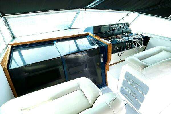 Photo of the 1989 Sea Ray 390 Express Cruiser "HAPA LOLO"