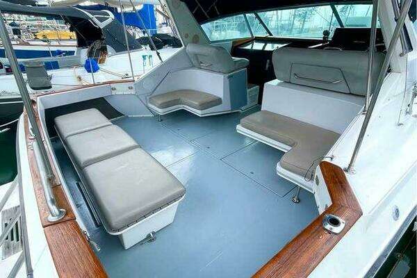 Photo of the 1989 Sea Ray 390 Express Cruiser "HAPA LOLO"