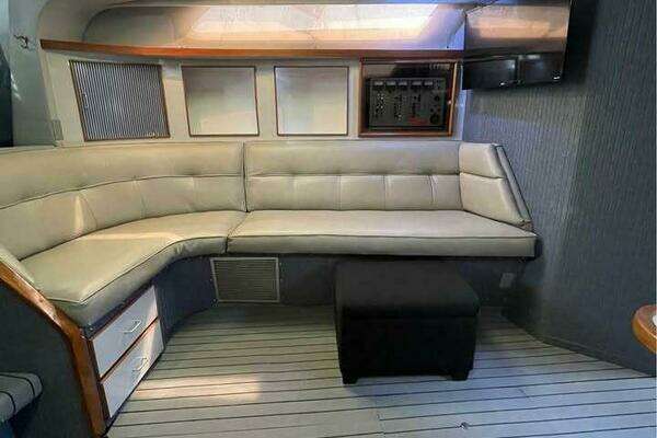 Photo of the 1989 Sea Ray 390 Express Cruiser "HAPA LOLO"