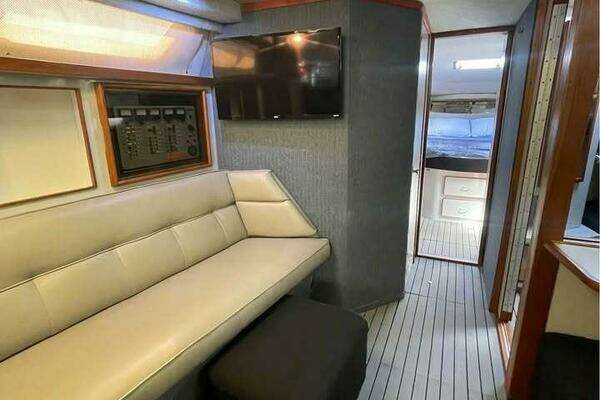 Photo of the 1989 Sea Ray 390 Express Cruiser "HAPA LOLO"