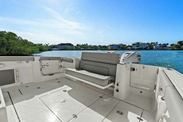 Pursuit S 358 Yacht For Sale