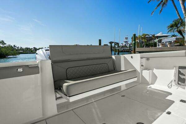 Pursuit S 358 Yacht For Sale