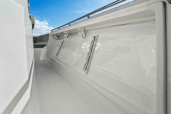 Pursuit S 358 Yacht For Sale